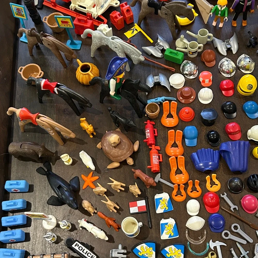 Vintage Playmobil 70’s, 80’s , 90’s and up Tons of Pieces!!!! Fantastic deal - Picture 15 of 16